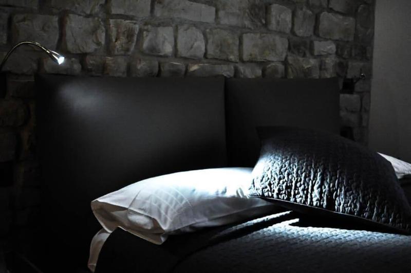 Olivia Rooms Teocrito image