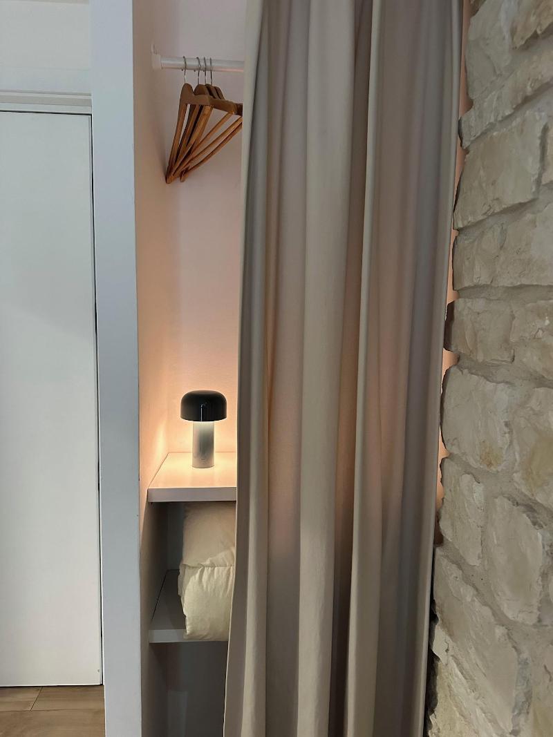 Olivia Rooms Teocrito image