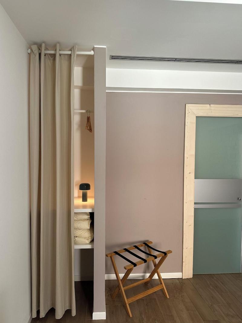 Olivia Rooms Teocrito image