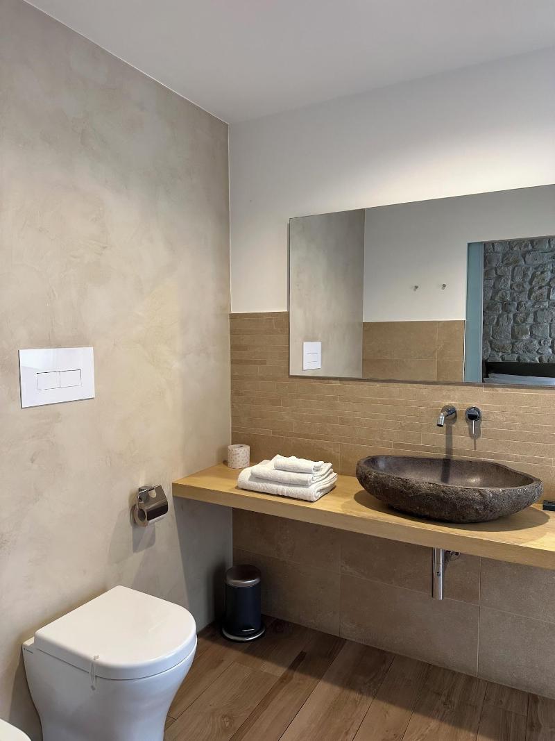 Olivia Rooms Teocrito image