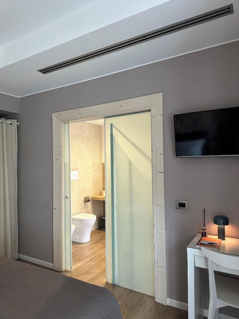 Olivia Rooms Teocrito image