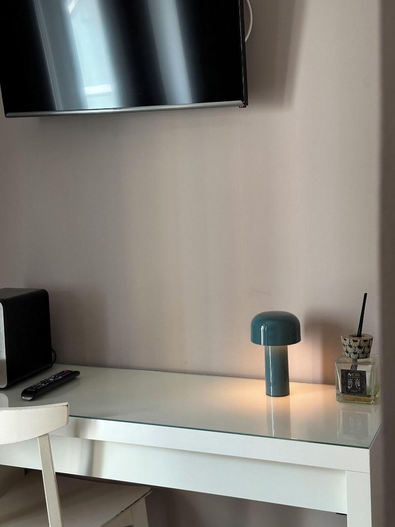 Olivia Rooms Teocrito image