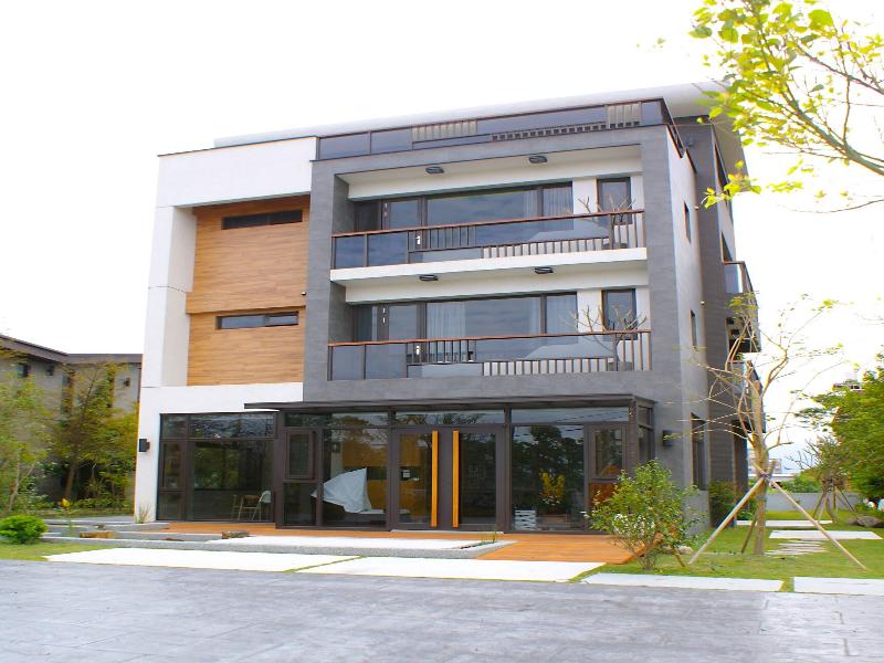 Sunny Stream Villa image