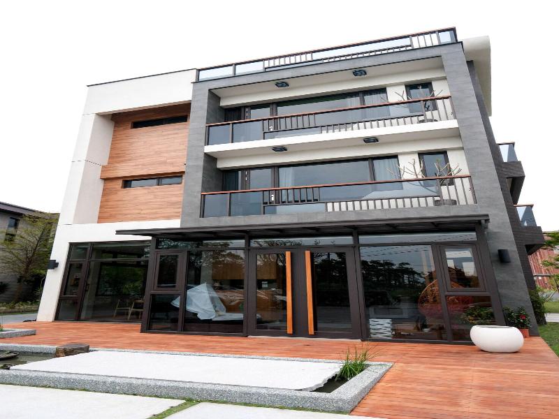 Sunny Stream Villa image