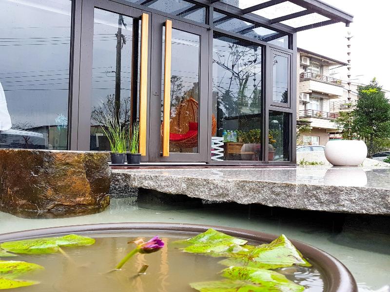 Sunny Stream Villa image