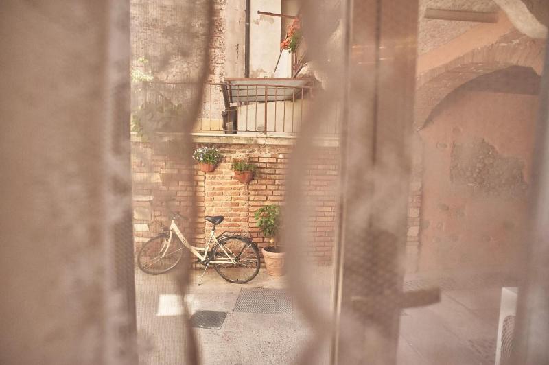 Abbraccio Di Romeo E Giulietta image