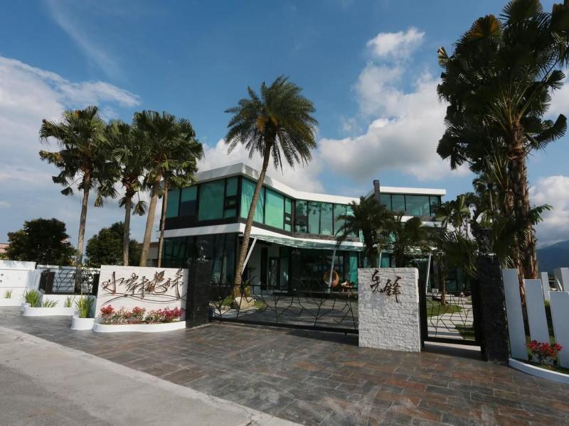 Maple House Riverside image