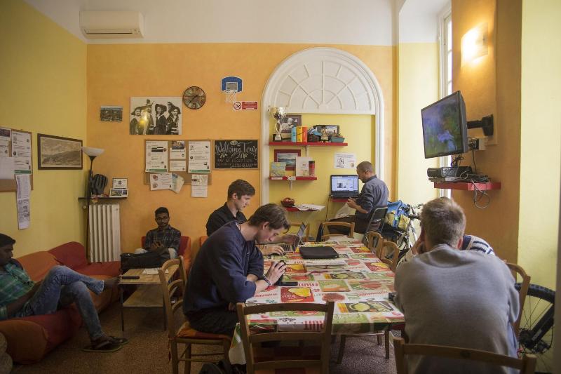 Manena Hostel Genova image