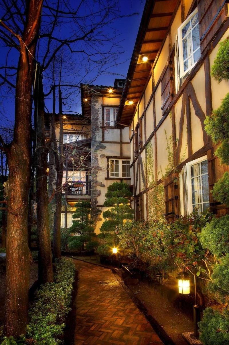 Oncoming Luck Villa image