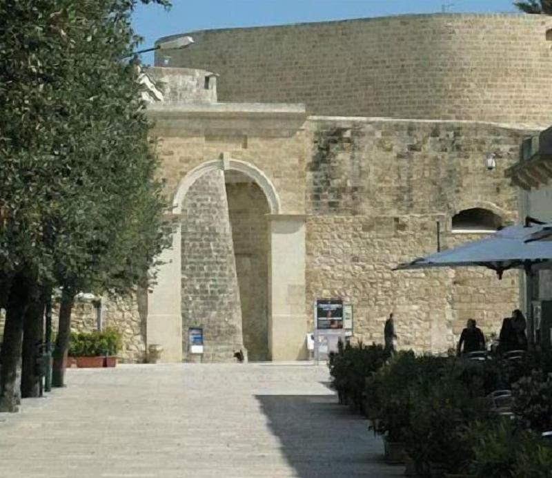 Balcone Su Otranto image