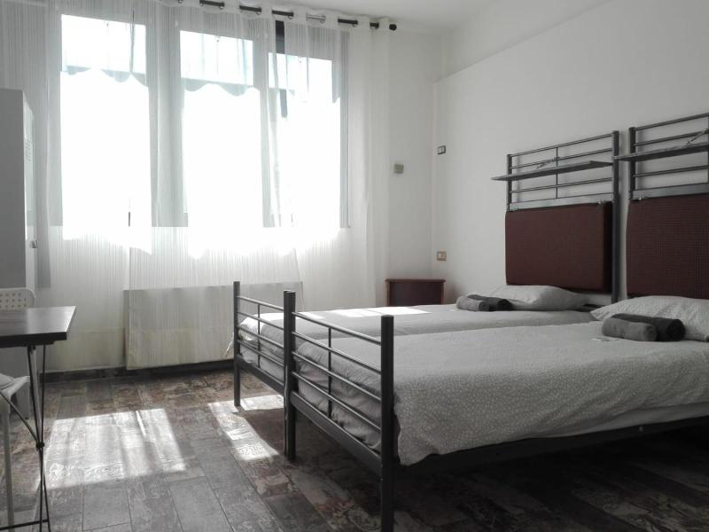 Atmos Luxe Navigli Hostel & Rooms image
