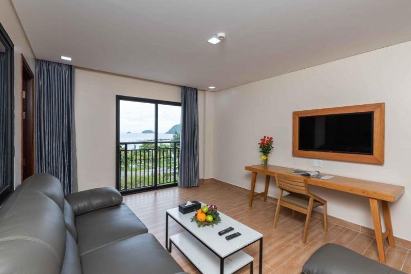Marina Bay Con Dao Hotel image