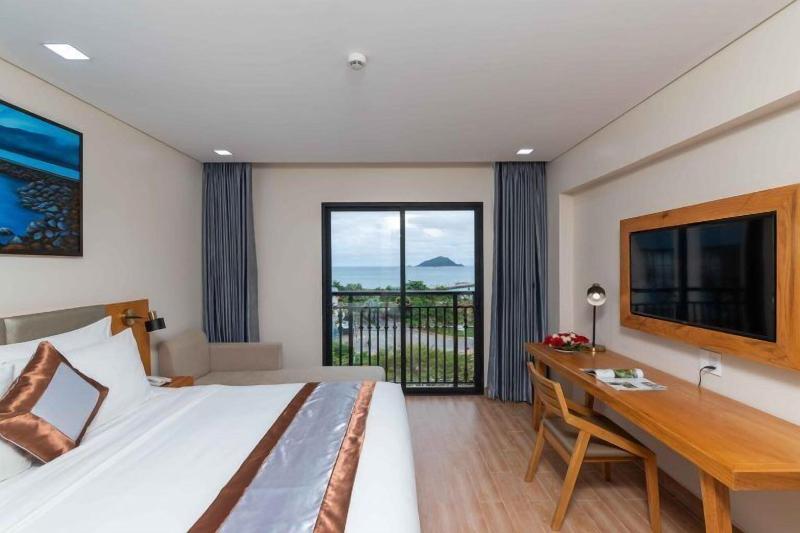 Marina Bay Con Dao Hotel image