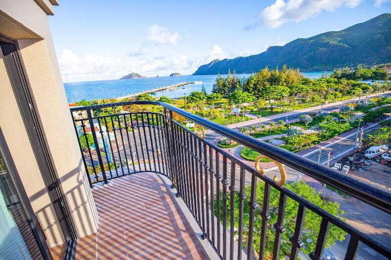 Marina Bay Con Dao Hotel image