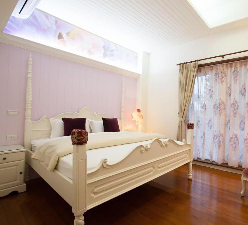 Spring Villa image