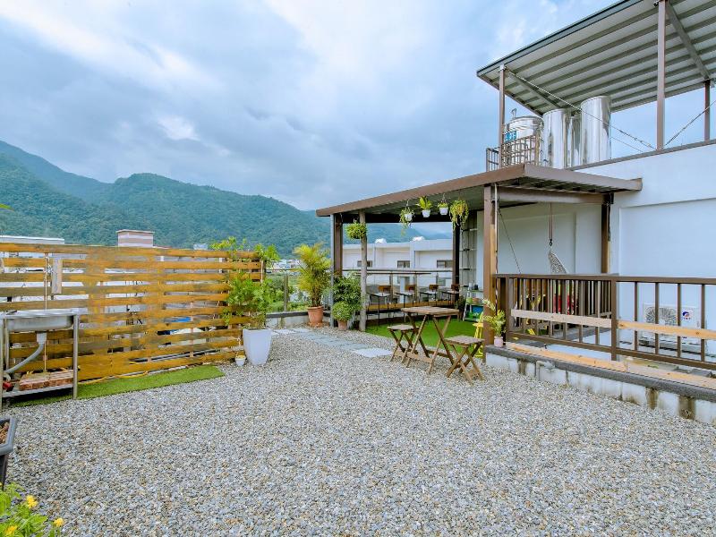 Tian Yan Mountains image