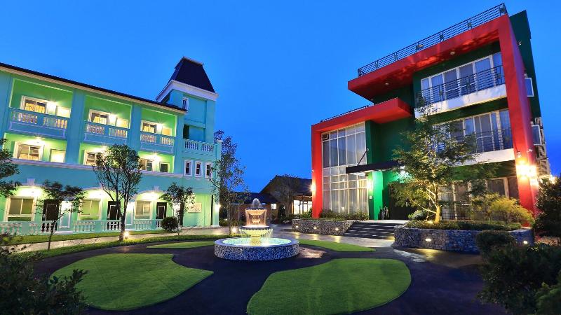 Green Resort image