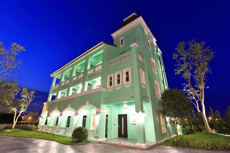 Green Resort image
