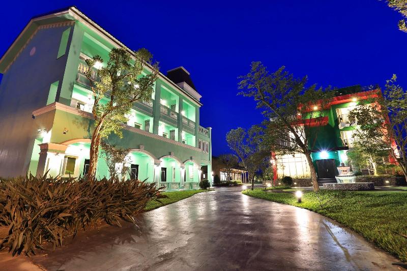 Green Resort image
