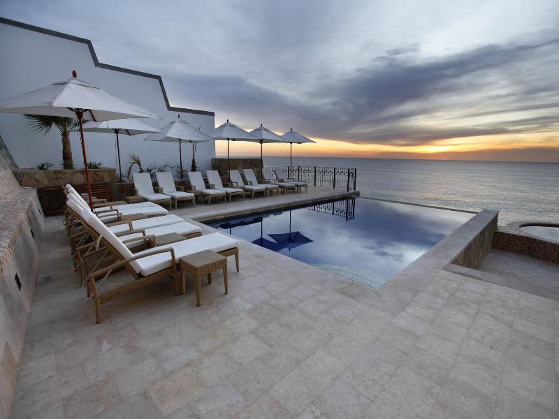 Cabo Surf Hotel & Spa image