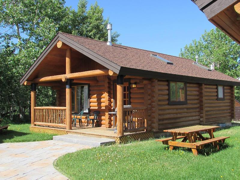 Beartooth Hideaway Inn And Cabins image