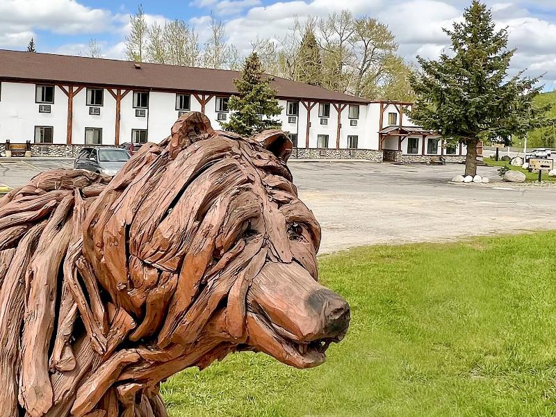 Beartooth Hideaway Inn And Cabins image