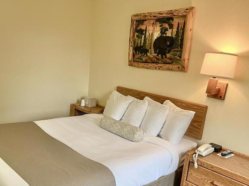 Beartooth Hideaway Inn And Cabins image