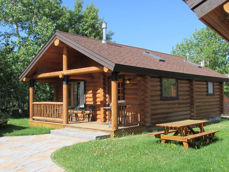 Beartooth Hideaway Inn And Cabins image