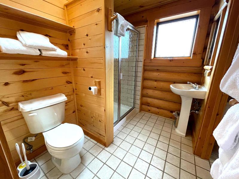 Beartooth Hideaway Inn And Cabins image