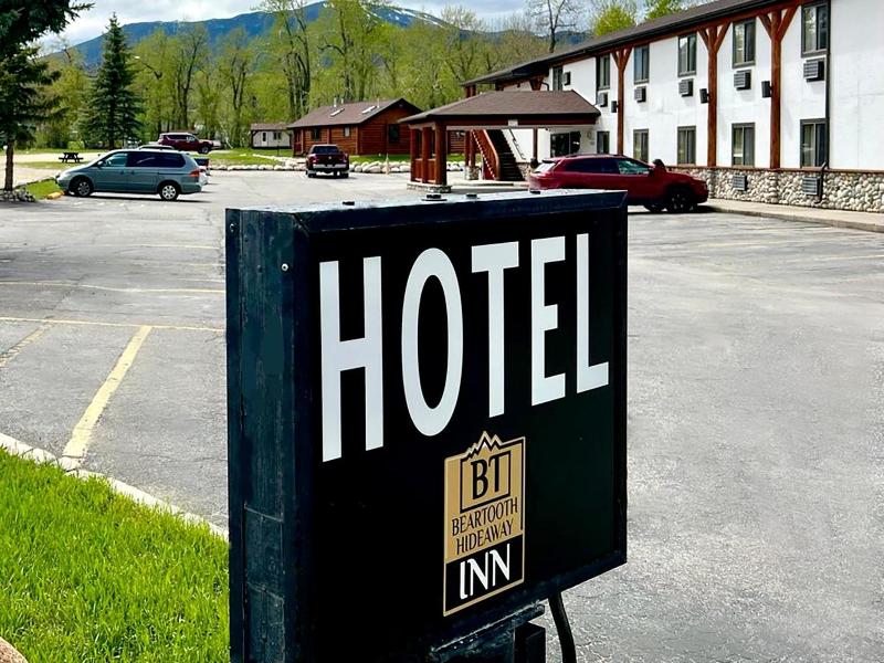 Beartooth Hideaway Inn And Cabins image