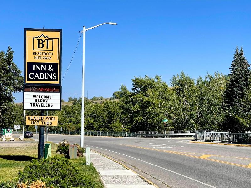 Beartooth Hideaway Inn And Cabins image