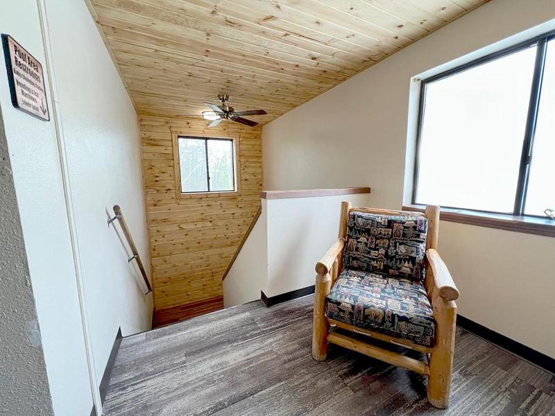 Beartooth Hideaway Inn And Cabins image