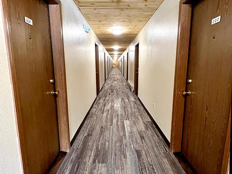 Beartooth Hideaway Inn And Cabins image