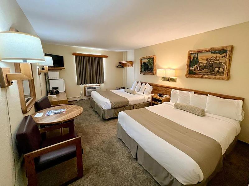 Beartooth Hideaway Inn And Cabins image