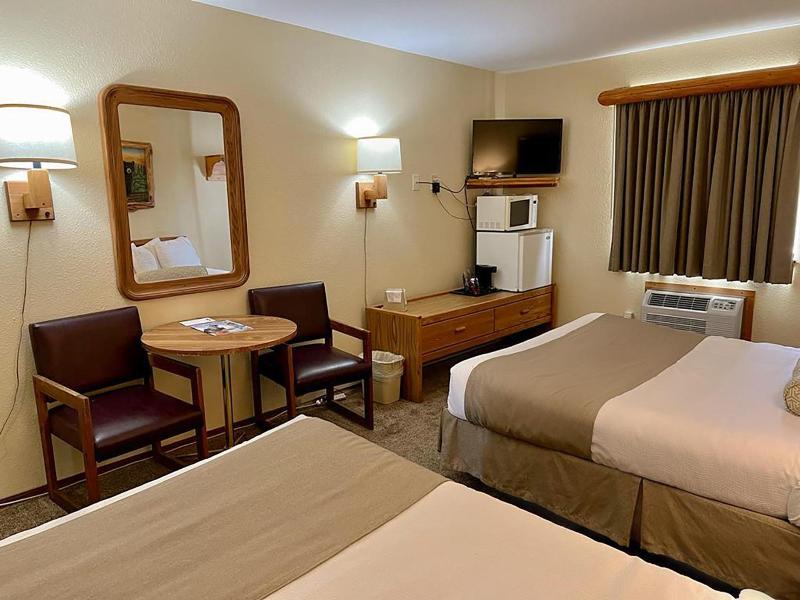 Beartooth Hideaway Inn And Cabins image