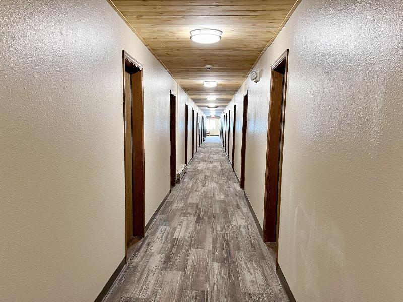 Beartooth Hideaway Inn And Cabins image