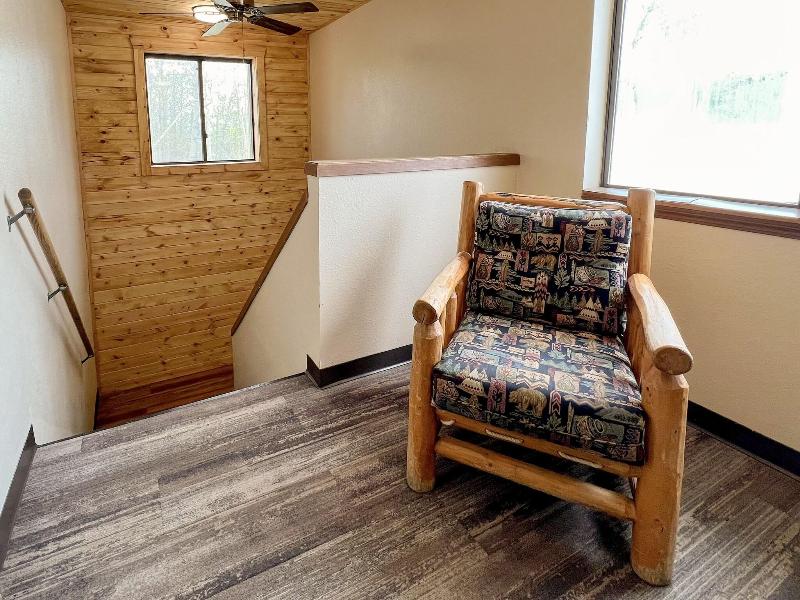 Beartooth Hideaway Inn And Cabins image