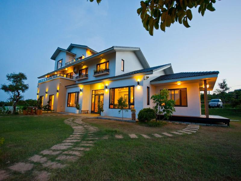The Tree Bed And Breakfast image