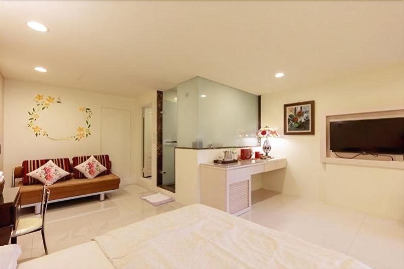 Light Dew Bed And Breakfast image