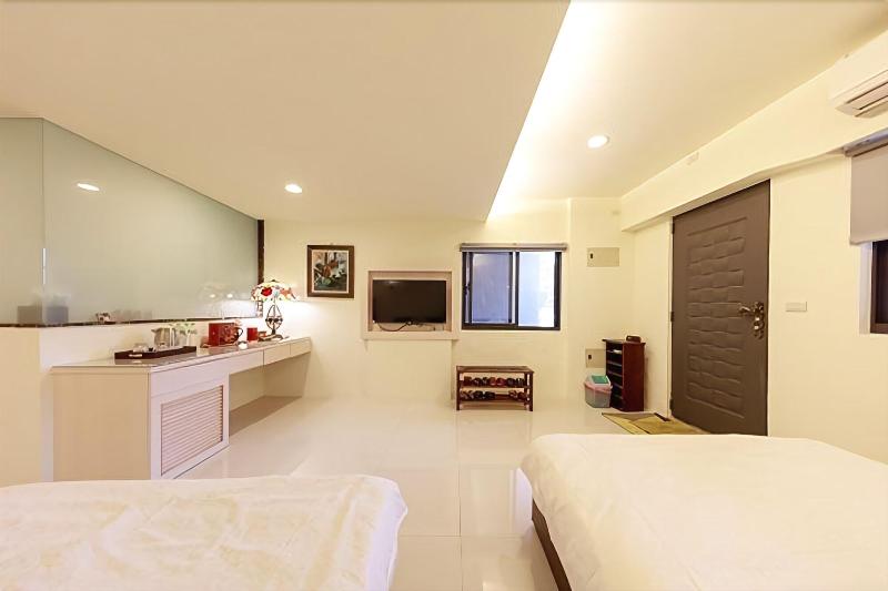 Light Dew Bed And Breakfast image