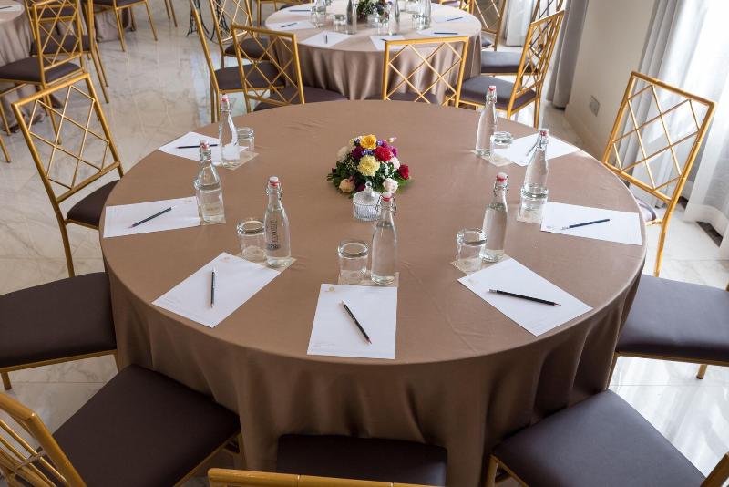 The Royal Family Suites By Memoire Palace Resort & image