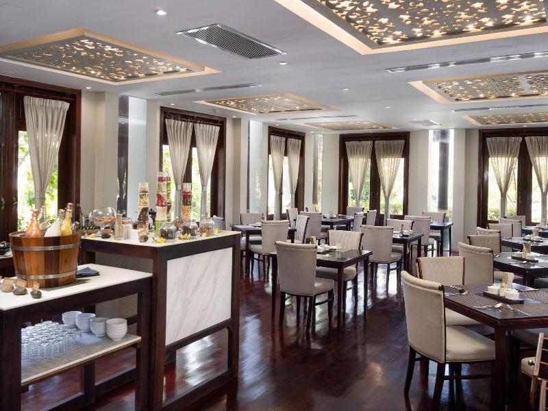 The Royal Family Suites By Memoire Palace Resort & image