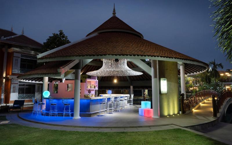 The Royal Family Suites By Memoire Palace Resort & image