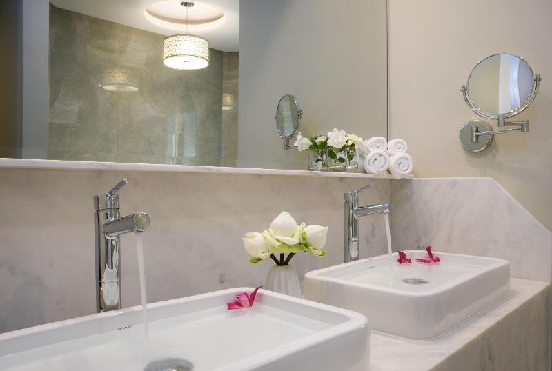 The Royal Family Suites By Memoire Palace Resort & image