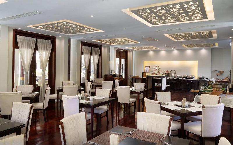 The Royal Family Suites By Memoire Palace Resort & image
