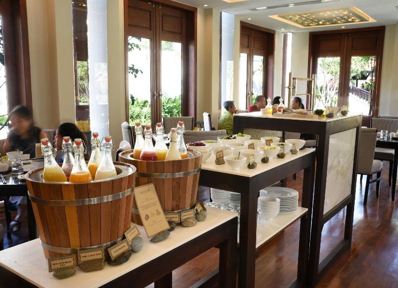The Royal Family Suites By Memoire Palace Resort & image