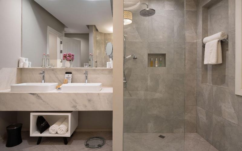 The Royal Family Suites By Memoire Palace Resort & image