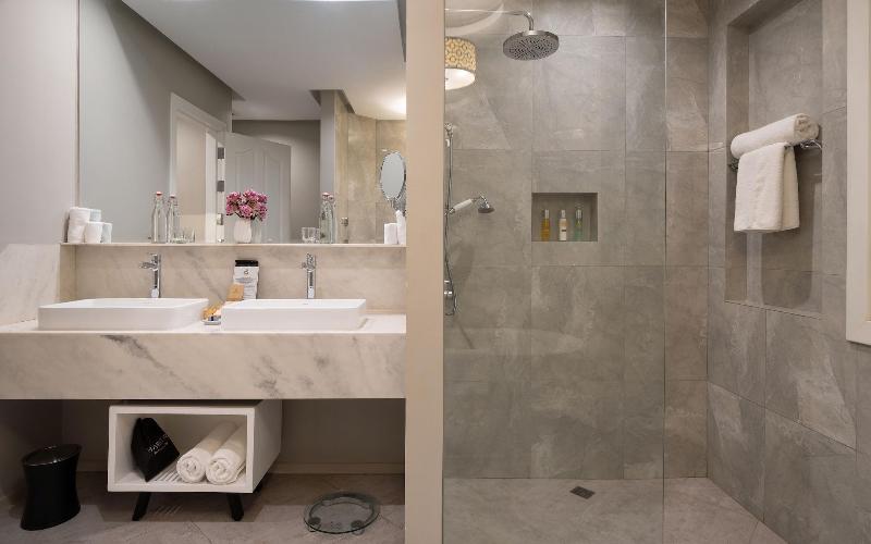 The Royal Family Suites By Memoire Palace Resort & image