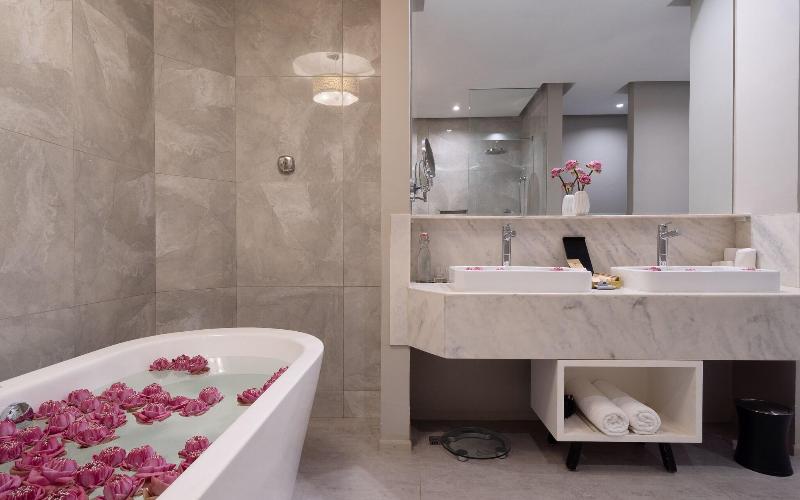 The Royal Family Suites By Memoire Palace Resort & image