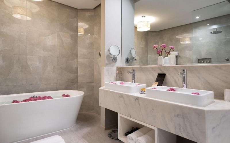 The Royal Family Suites By Memoire Palace Resort & image
